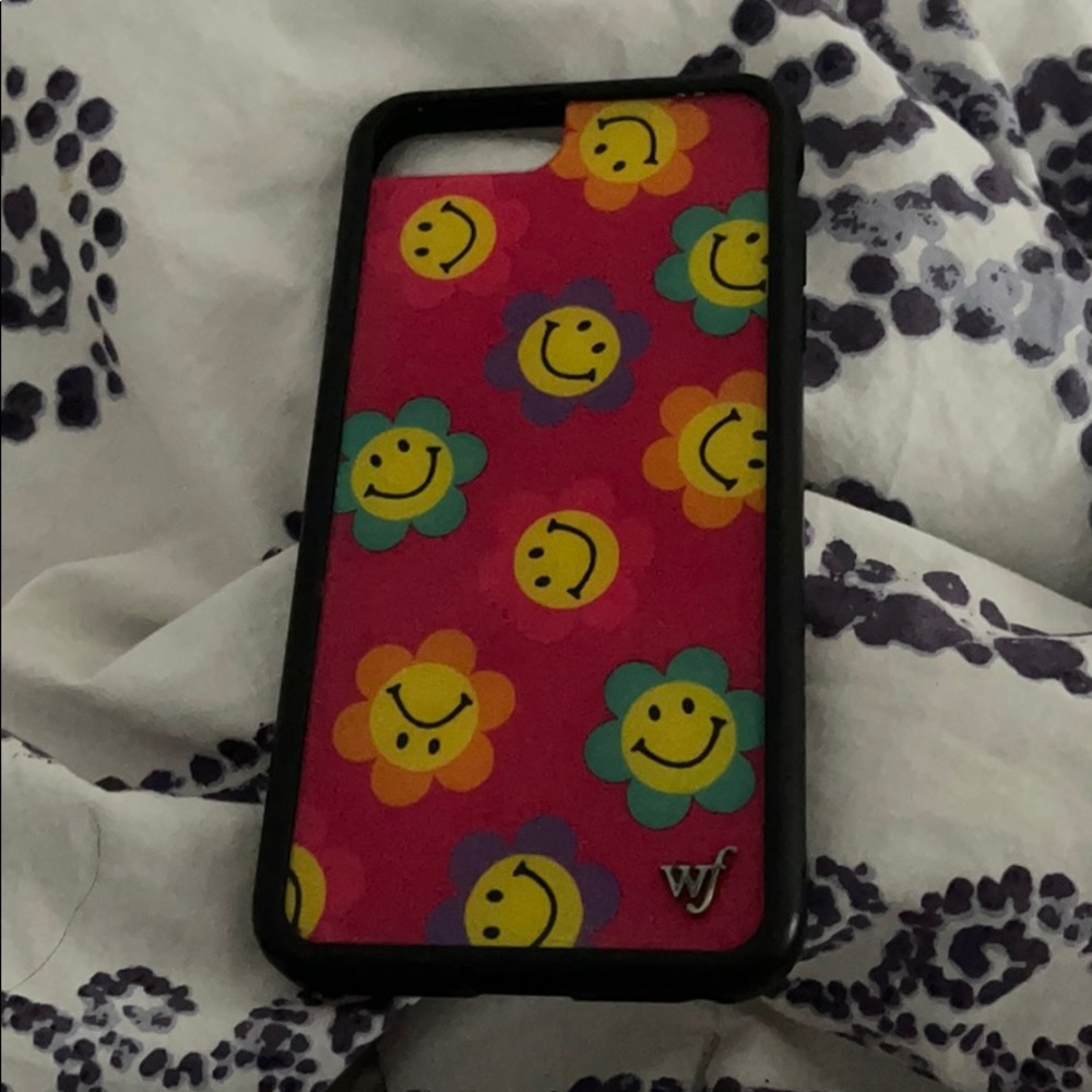 Smiley flowers 8+ phone case